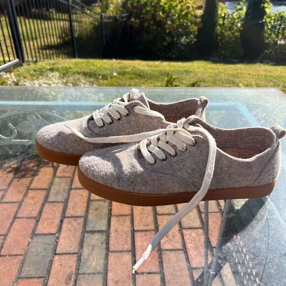 DNA Footwear Hope “This Was A Bottle” Sneakers NWT - Picture 2 of 7